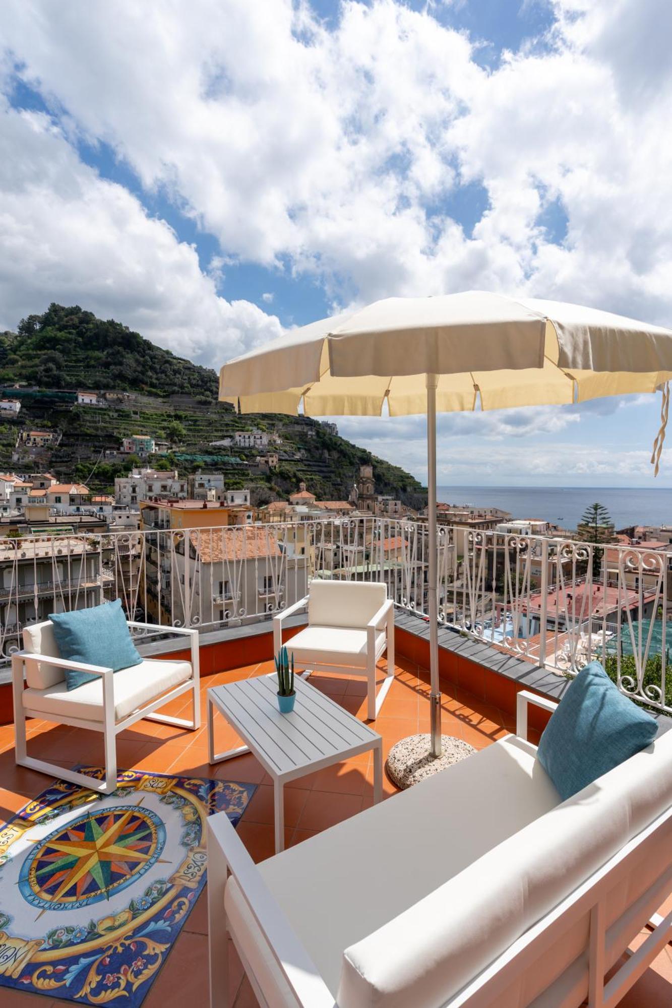 Elite Luxury Suites Minori Exterior photo